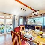 Pet Friendly Home In Sainte-Gemme Holiday home
